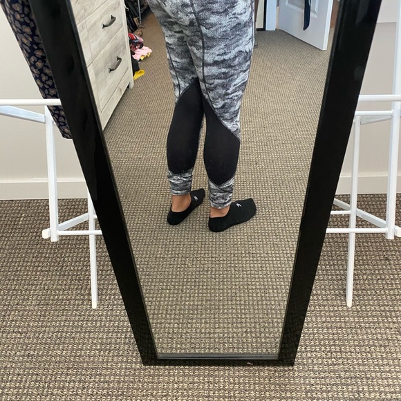 Lululemon Fast and Free Leggings - Picture 3 of 5